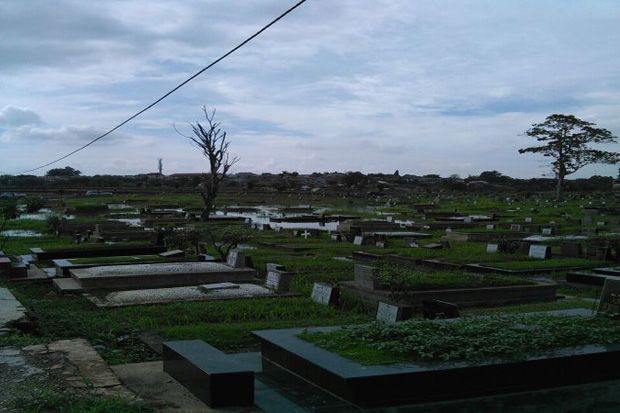 Ratusan Makam Bakal...