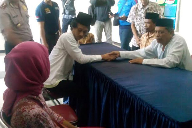 Menikah di Kantor Polisi,...