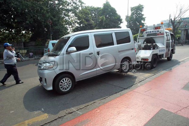 Denda Parkir Liar Rp3...