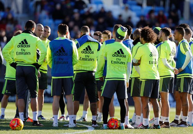 Zidane Poles Umpan Cepat...