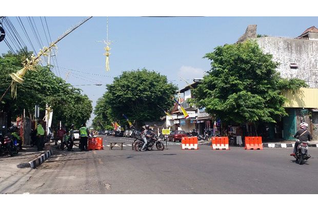 Janur Kuning Hiasi Rute...