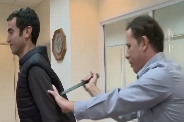 Simulasikan Penikaman,...