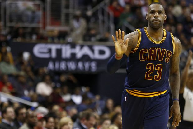 Lebron James Cetak Double-double...