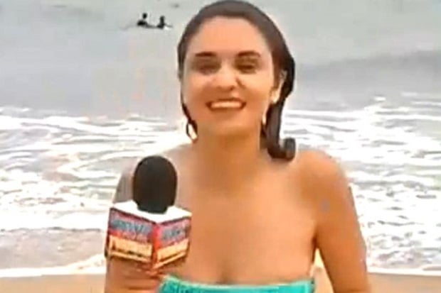 Bikini Penyiar Televisi...