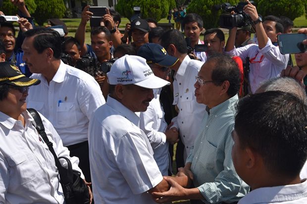 Seluruh Bupati Harus...