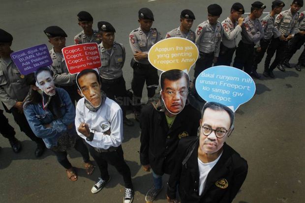 Demo di Depan Istana...