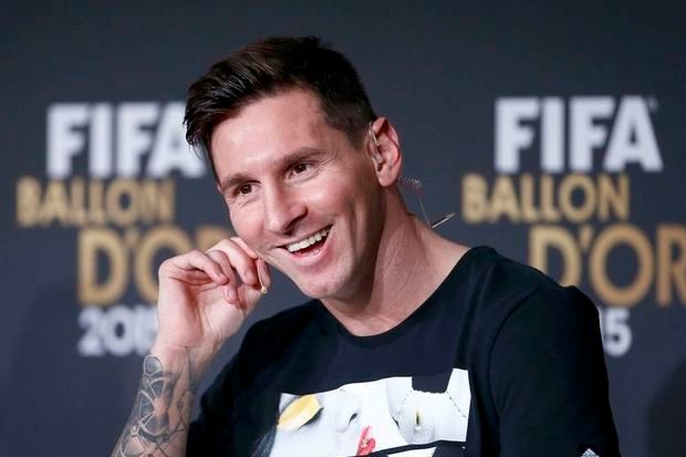 Messi Bingung Pilih...