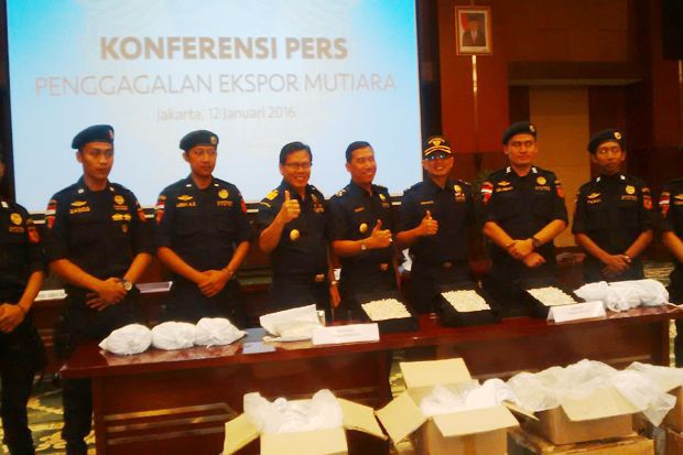 Mutiara Ilegal Rugikan...