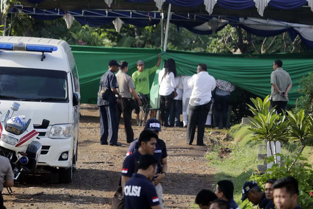 Jasad Diangkat, Ibu...