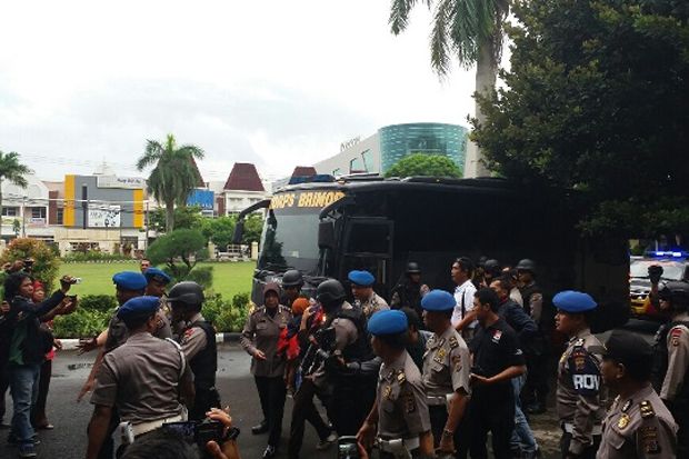 Polisi Urung Periksa...
