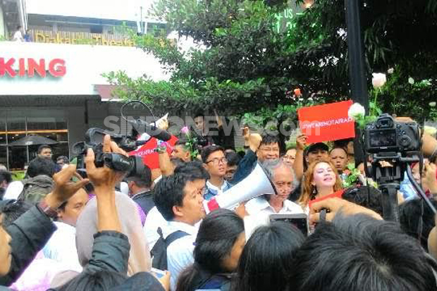 Lawan Teroris, #kamitidaktakut...