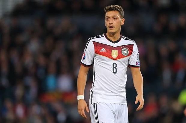 Mesut Ozil Jadi Pemain...