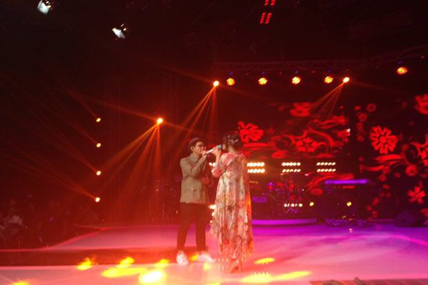 Gandengan Tangan Raisa-Afgan...