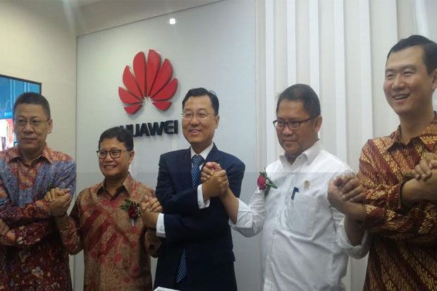 Kominfo-Huawei Buat...