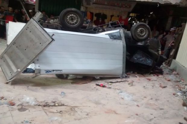 Mobil Boks Terjun Bebas...