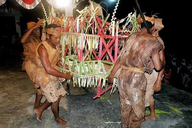 Suku Sakai, Benteng...