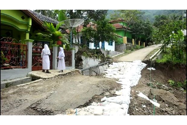 Jalan Penghubung Dua...