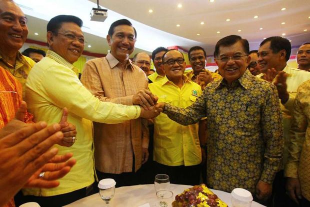 Kisruh Golkar Berlarut,...