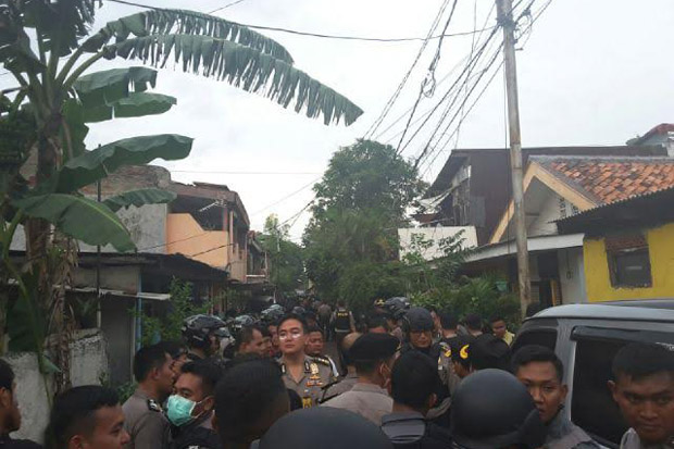 Baku Tembak di Johar...