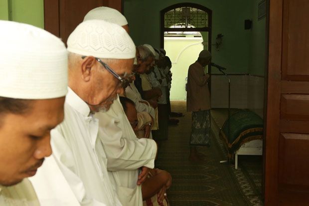 Jenguk Muhammad Riza...