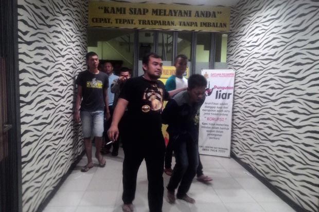 Pacar Tikam Kekasih...