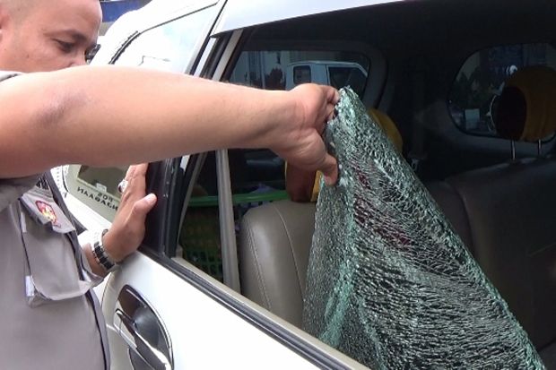 Kaca Mobil Dipecah Maling,...