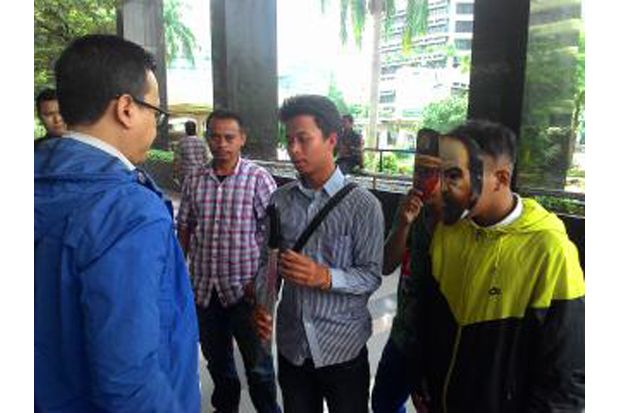 Desak Ambil Alih Kasus...