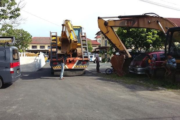 Polisi Gerebek Tambang...