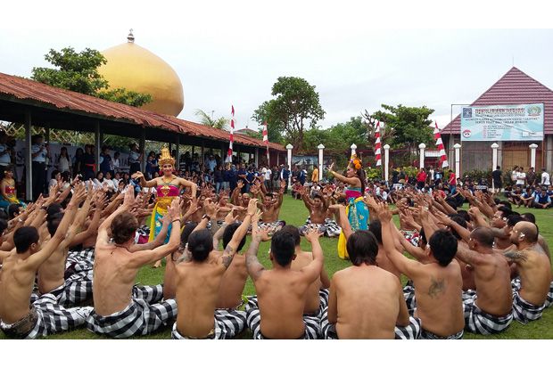 Puluhan Napi Lapas Kerobokan...