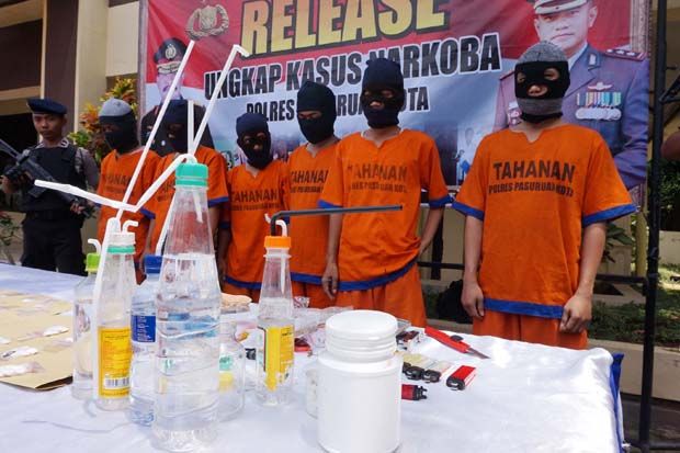 Kuli dan PKL Menyambi...