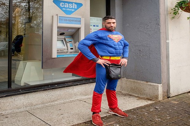 Bak Superman Sungguhan,...