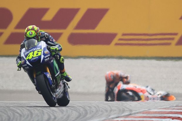 Insiden Rossi vs Marquez...