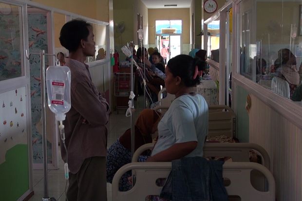 Ruangan Penuh, Pasien...