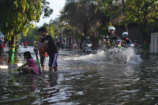 Hujan Seharian, Sejumlah...