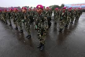 Marinir dan Yonif 143...