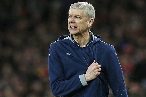 Main di Kandang, Wenger...