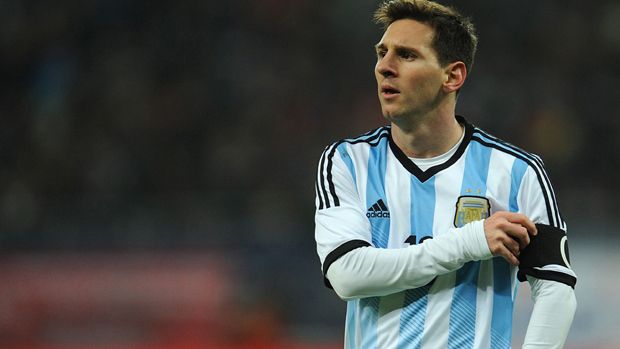 Pelatih Larang Messi...