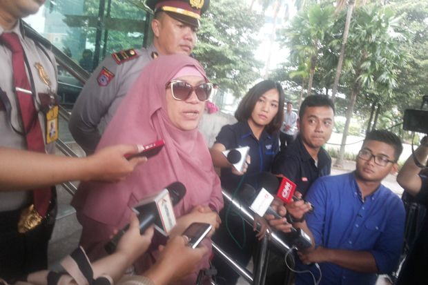 Datangi KPK, Dorce Gamalama...