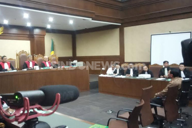 Sidang Kasus UPS, Ahok...