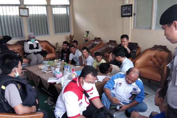 12 Napi Lapas Serang...