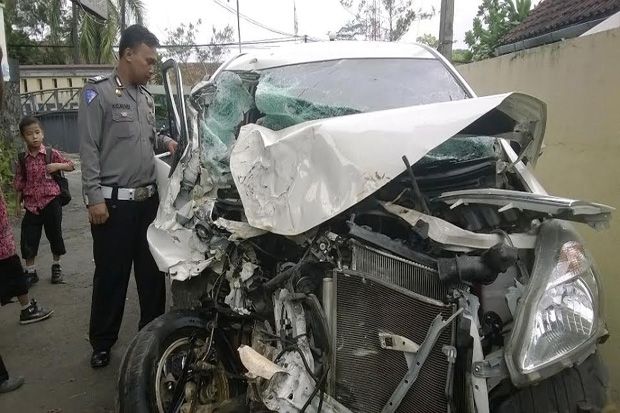 Tabrakan dengan Bus,...