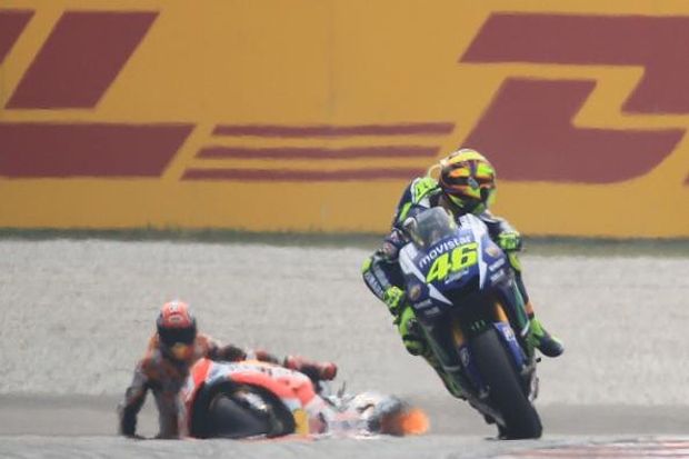 Insiden Rossi vs Marquez...