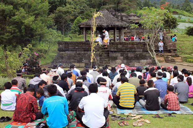 Umat Hindu Karanganyar...