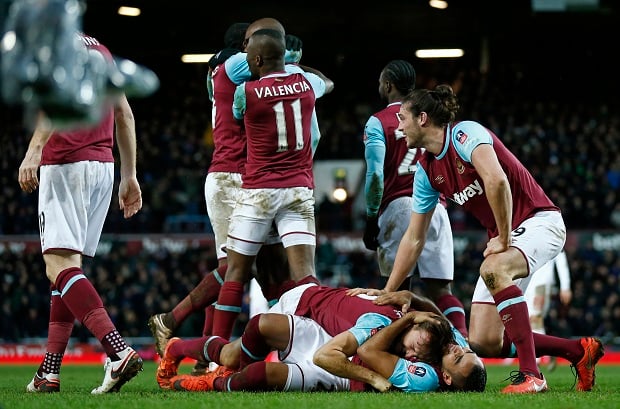 Tragis, West Ham Usir...