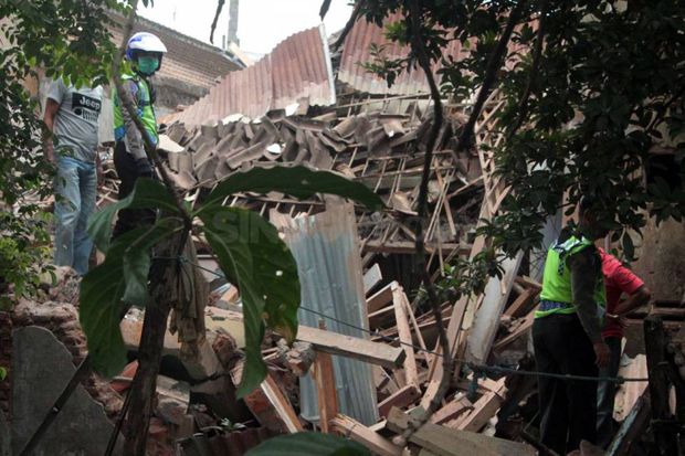 Rumah Ditimpa Super...