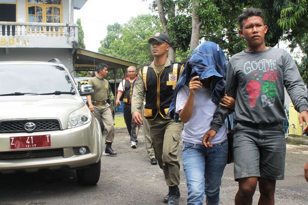 Empat Pasangan Mesum...