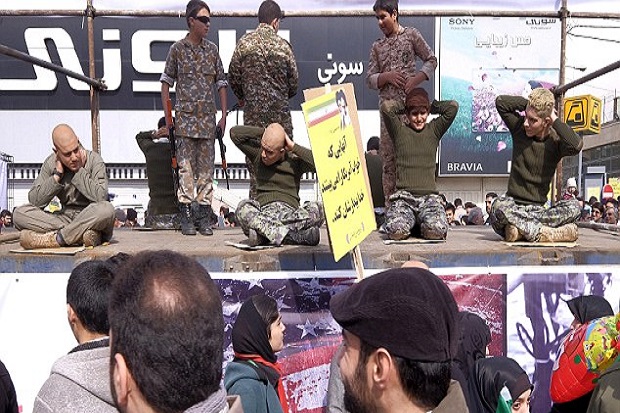 Iran Kenang Revolusi...