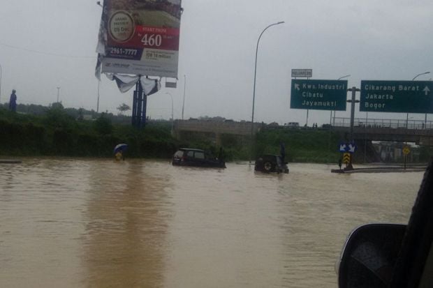 Hujan Deras, Tol Jakarta-Cikampek...