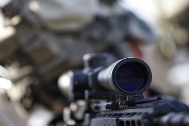 Sniper SAS Tembak Kepala...
