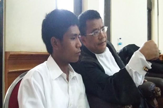 Hadir di Sidang, Muka...